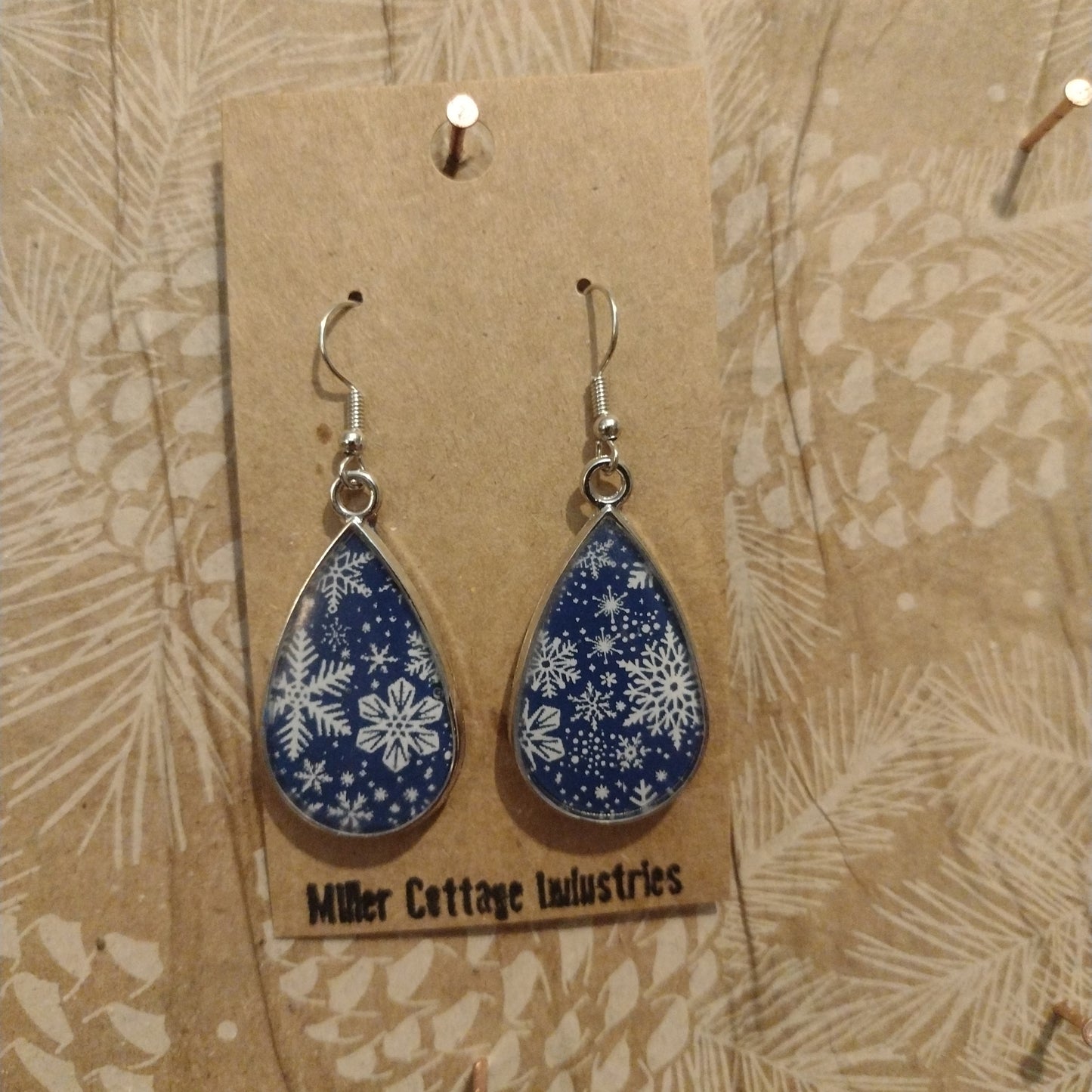 Snowflake print in bezel
