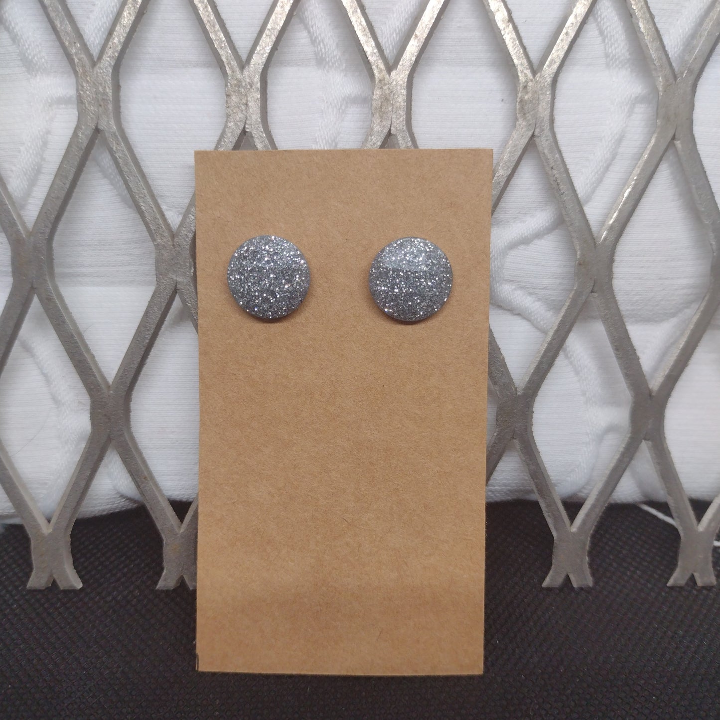 Silver faucted circrle