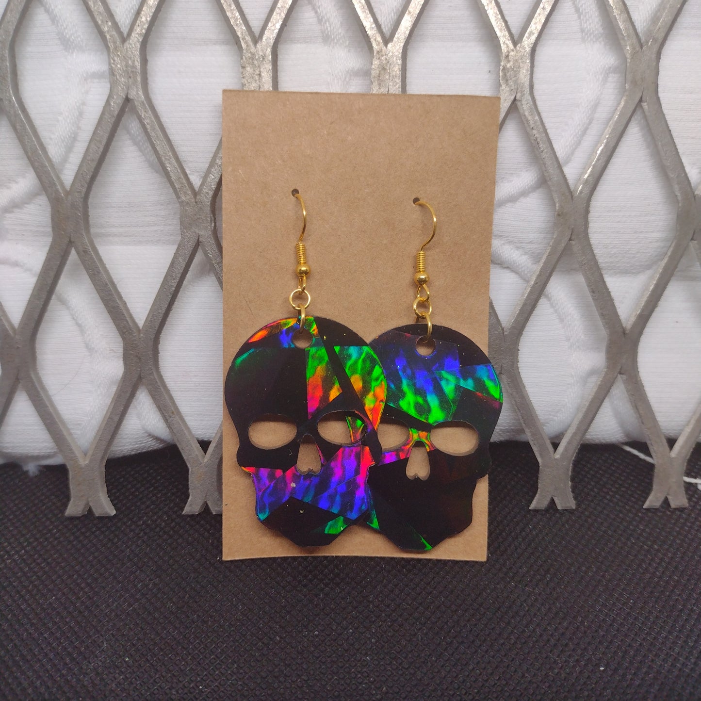 Black holographic skulls