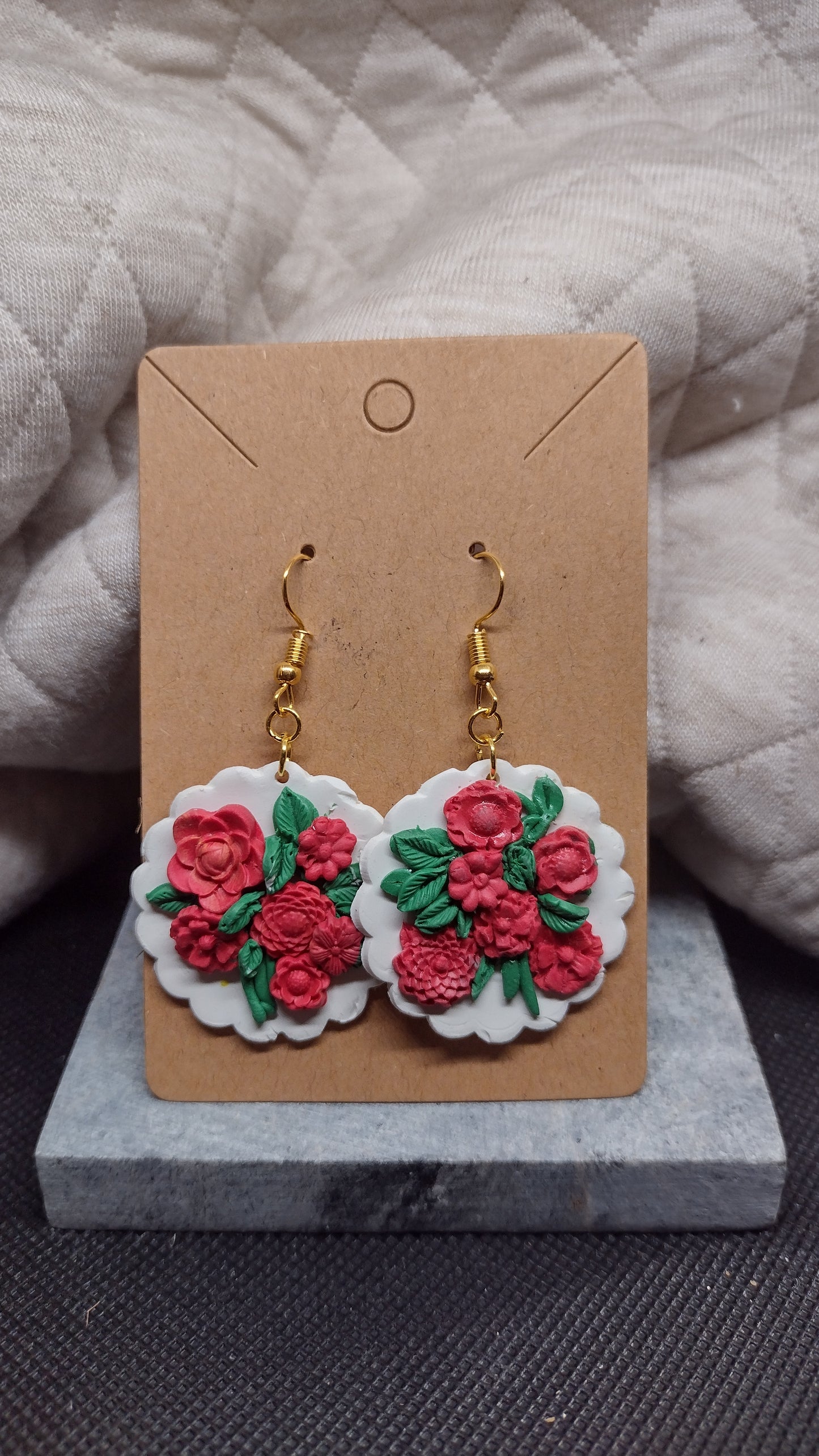 Red flower bouquet π