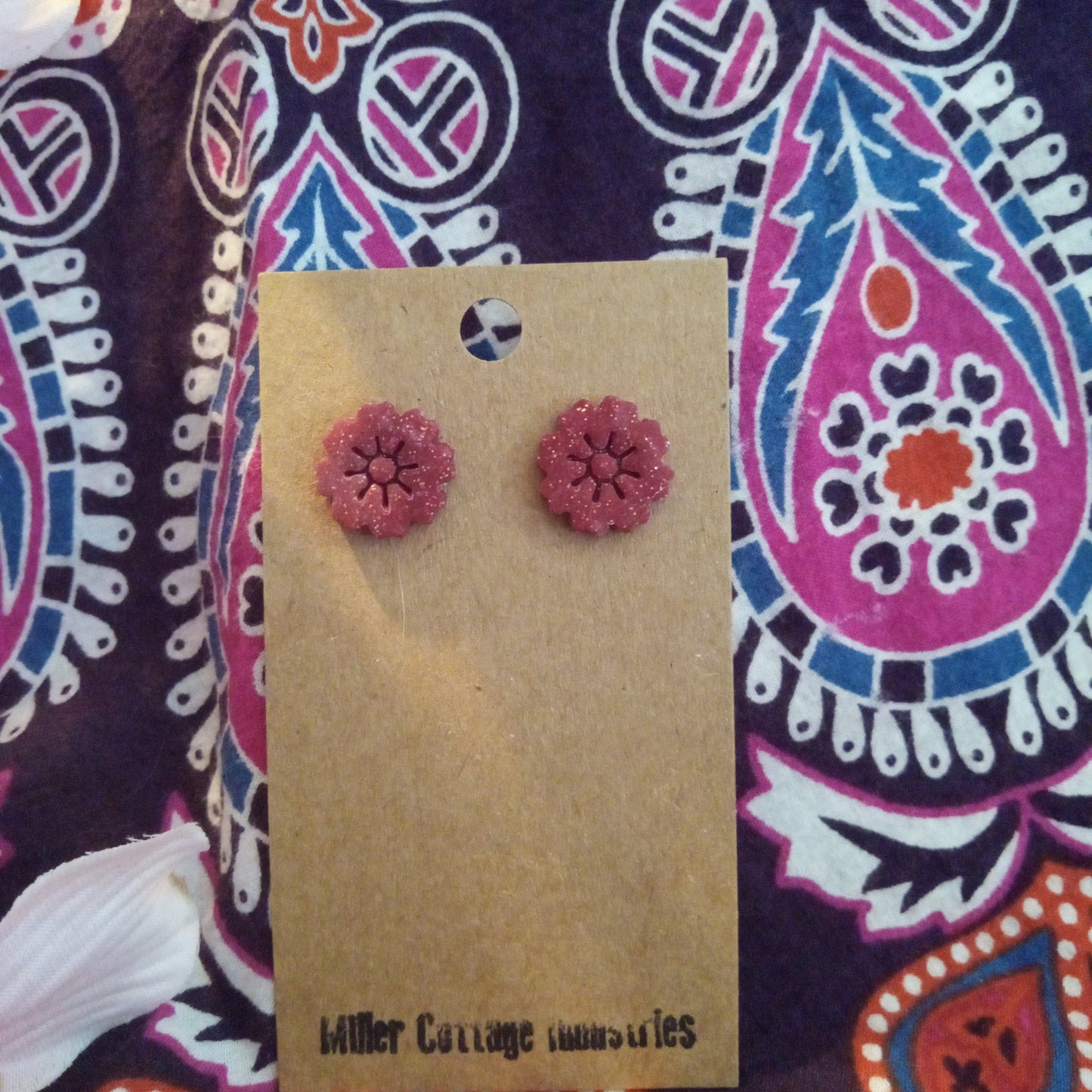 Maroon flower stud