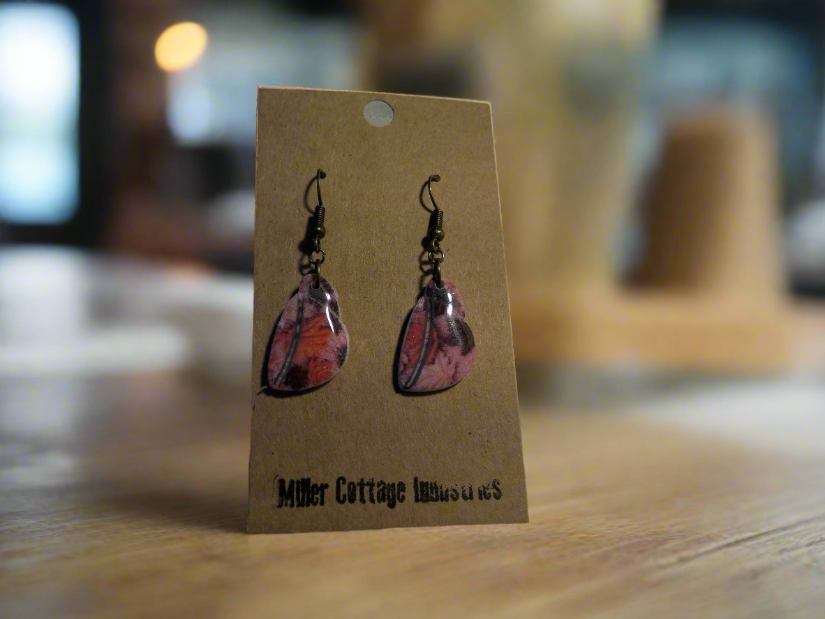 embroidered leaves tea cup