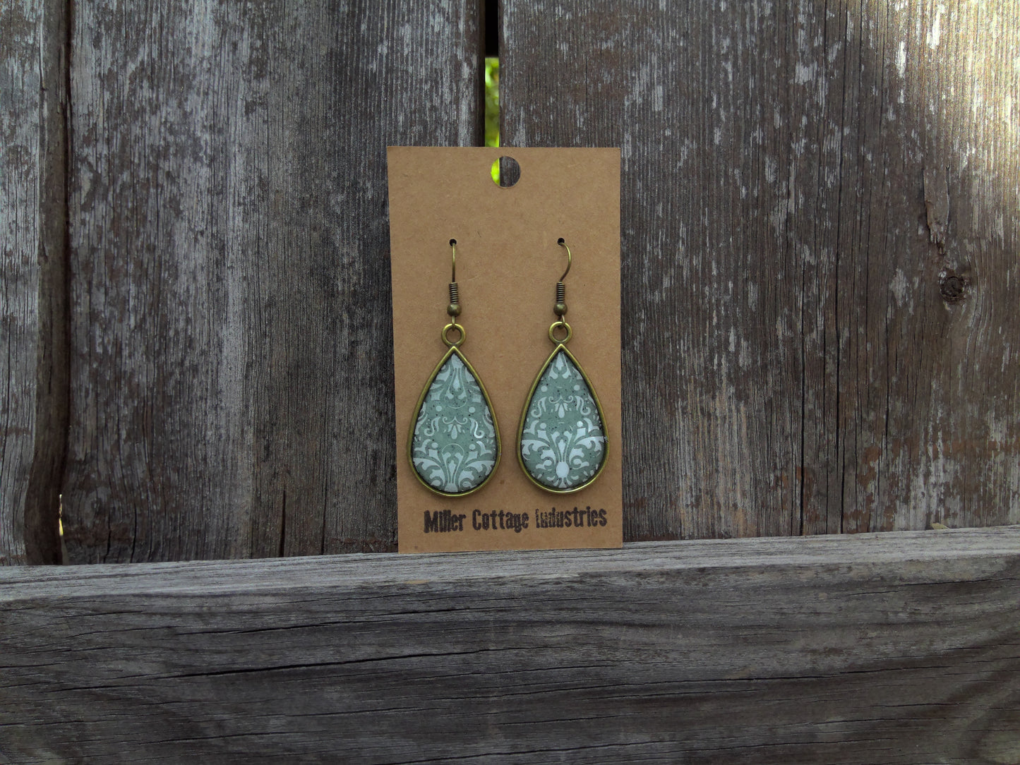 Green bezel antique bronze