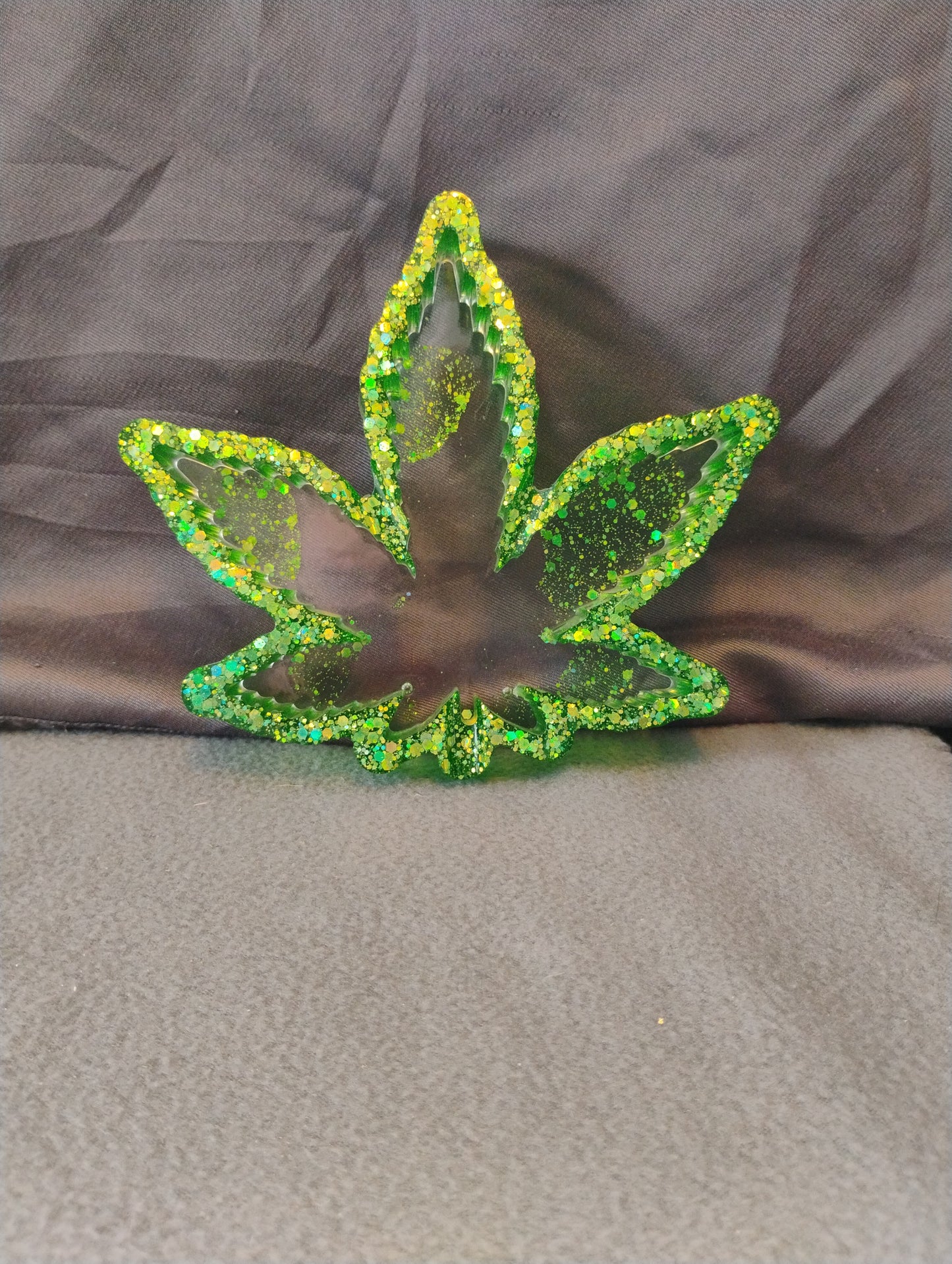 Green glitter pot leaf ash tray