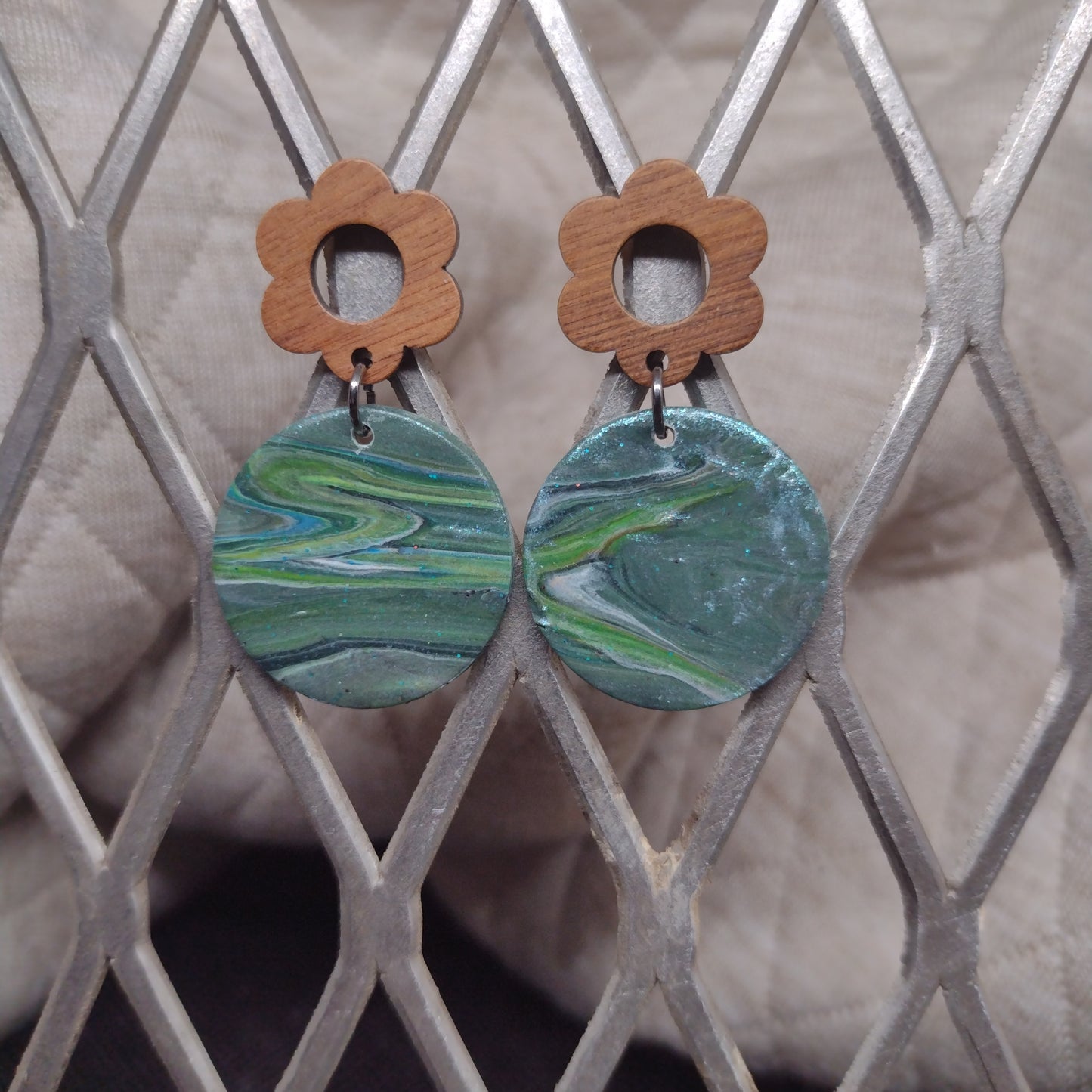 Green circle with flower wood stud