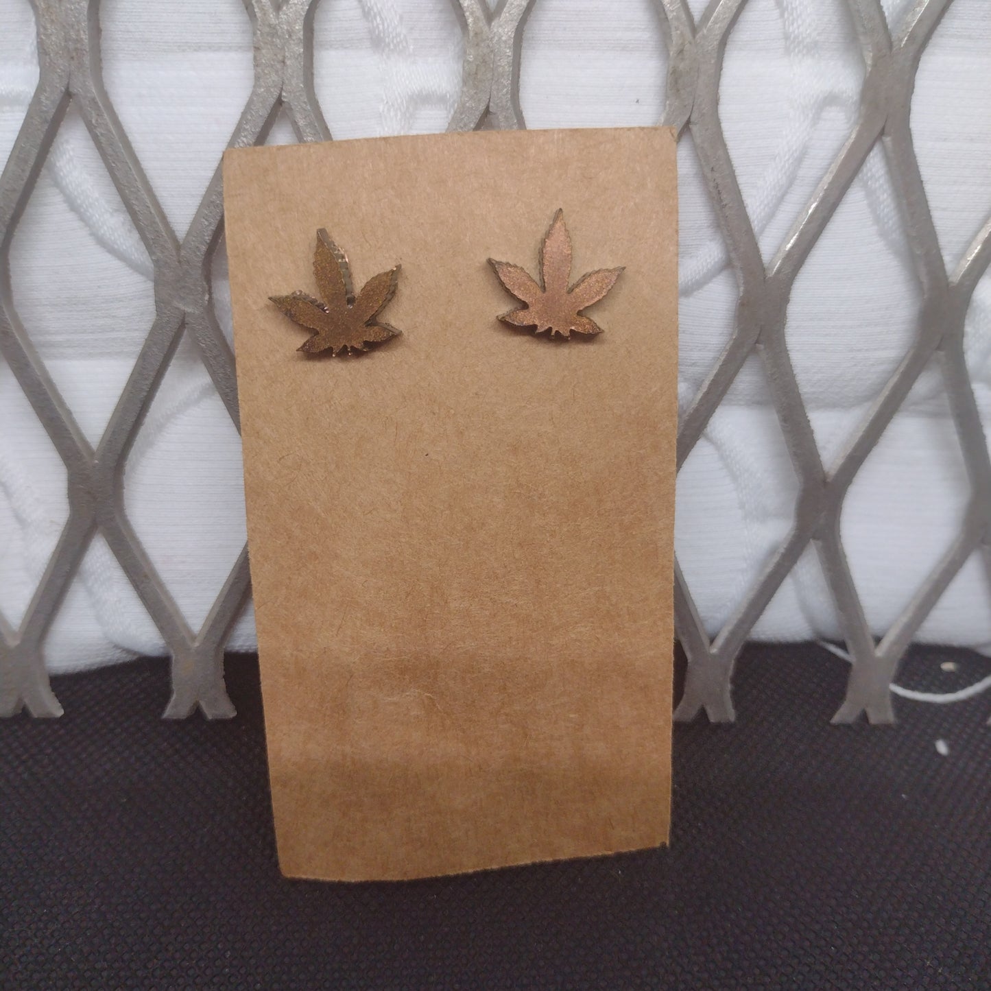 Dark green chrome pot leaves
