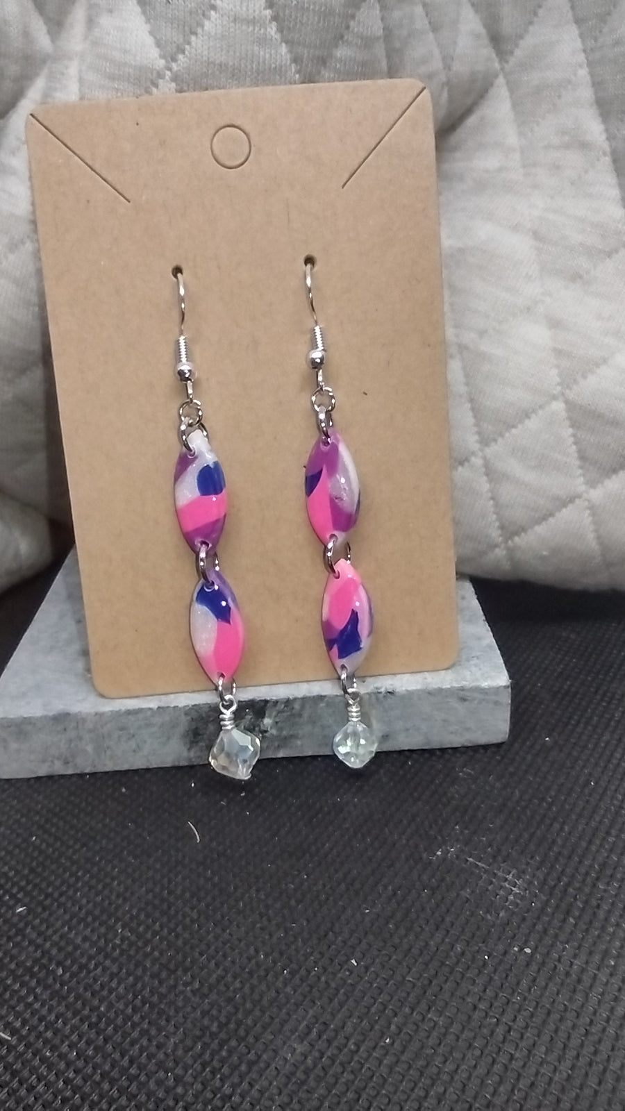 Pearly gagles with glass bead