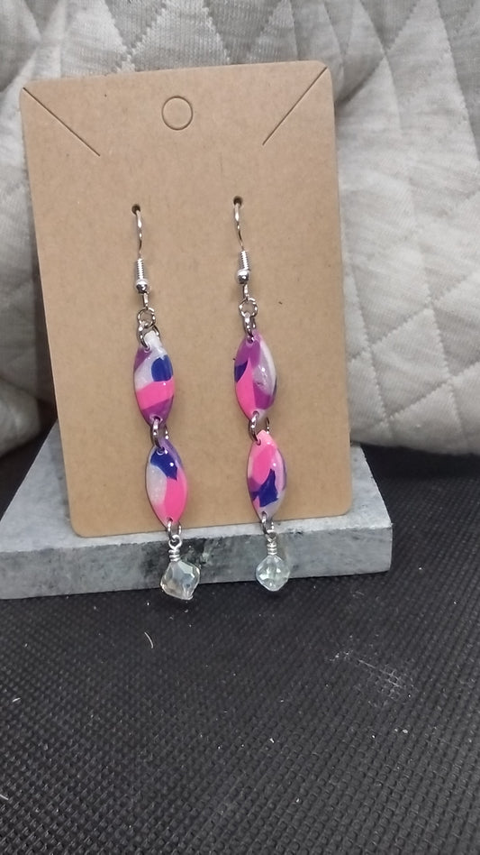 Pearly gagles with glass bead